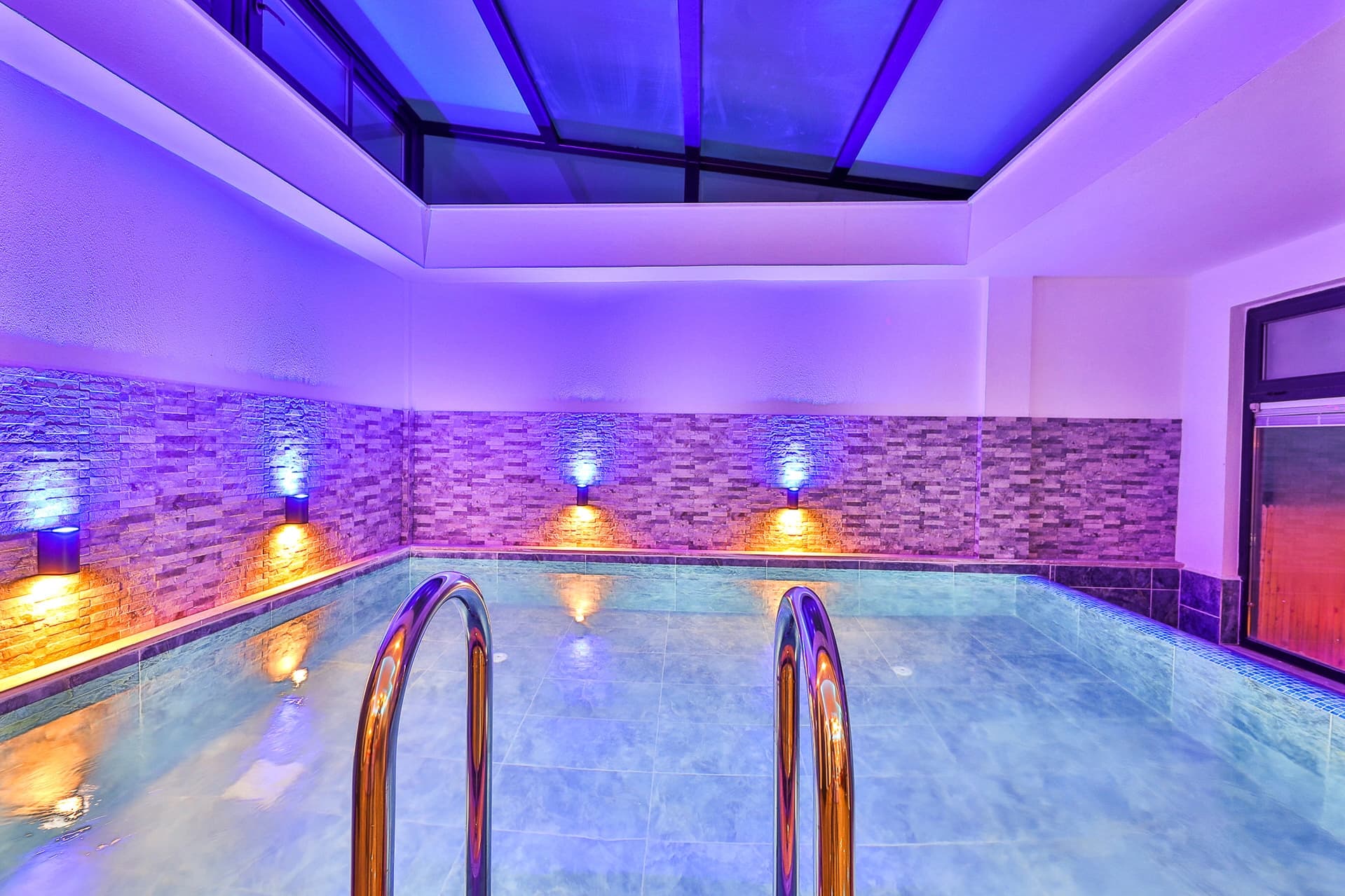 Villa Zeugma Korunaklı Havuz 45