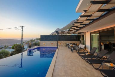 Villa Yusef Korunaklı Havuz 84