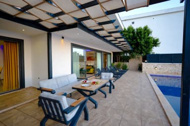 Villa Yusef Korunaklı Havuz 70