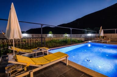 Villa Mavi Boncuk Korunaklı Havuz 90