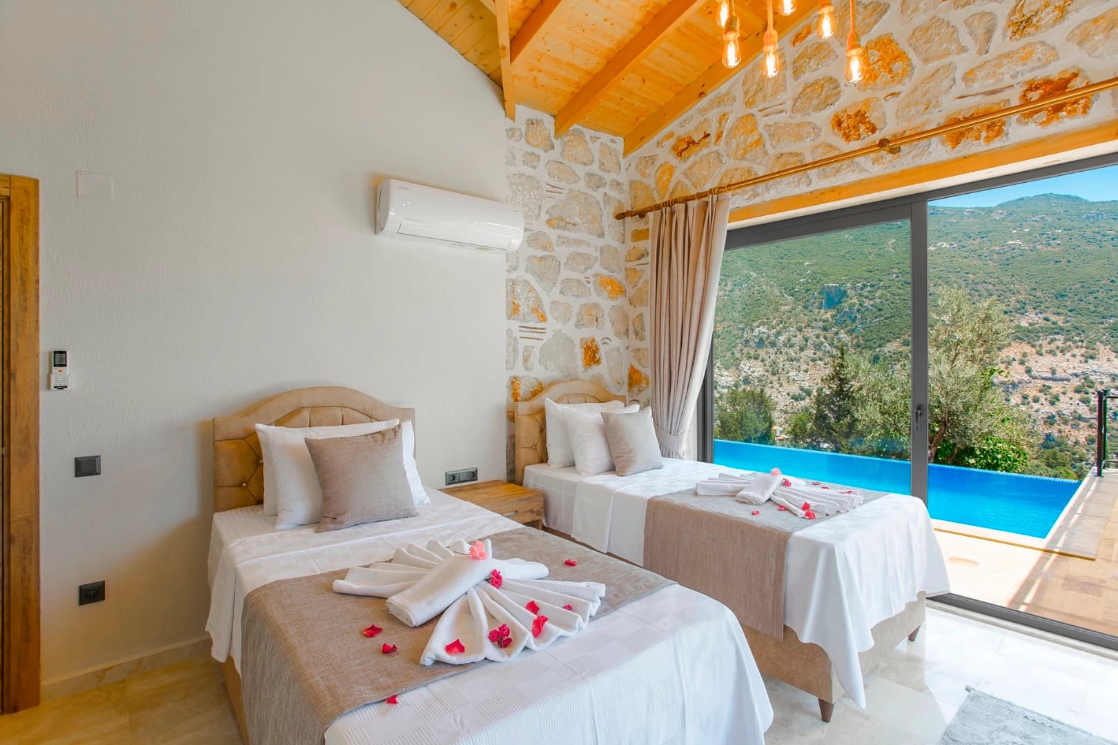 Villa Aleyna Korunaklı Havuz 45