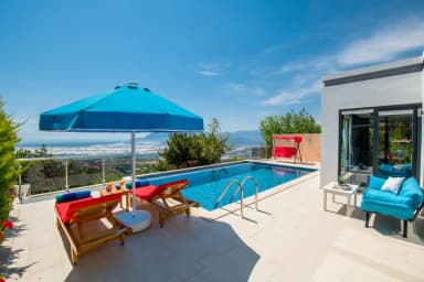 Villa Romeo Korunaklı Havuz 42
