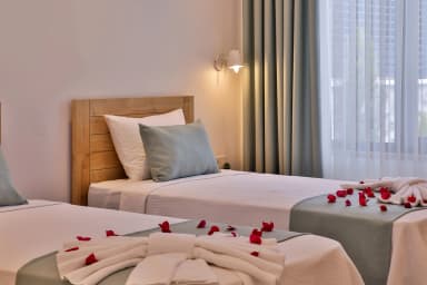 Villa Badem Çiçeği Korunaklı Havuz 99