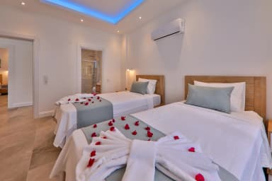 Villa Badem Çiçeği Korunaklı Havuz 23