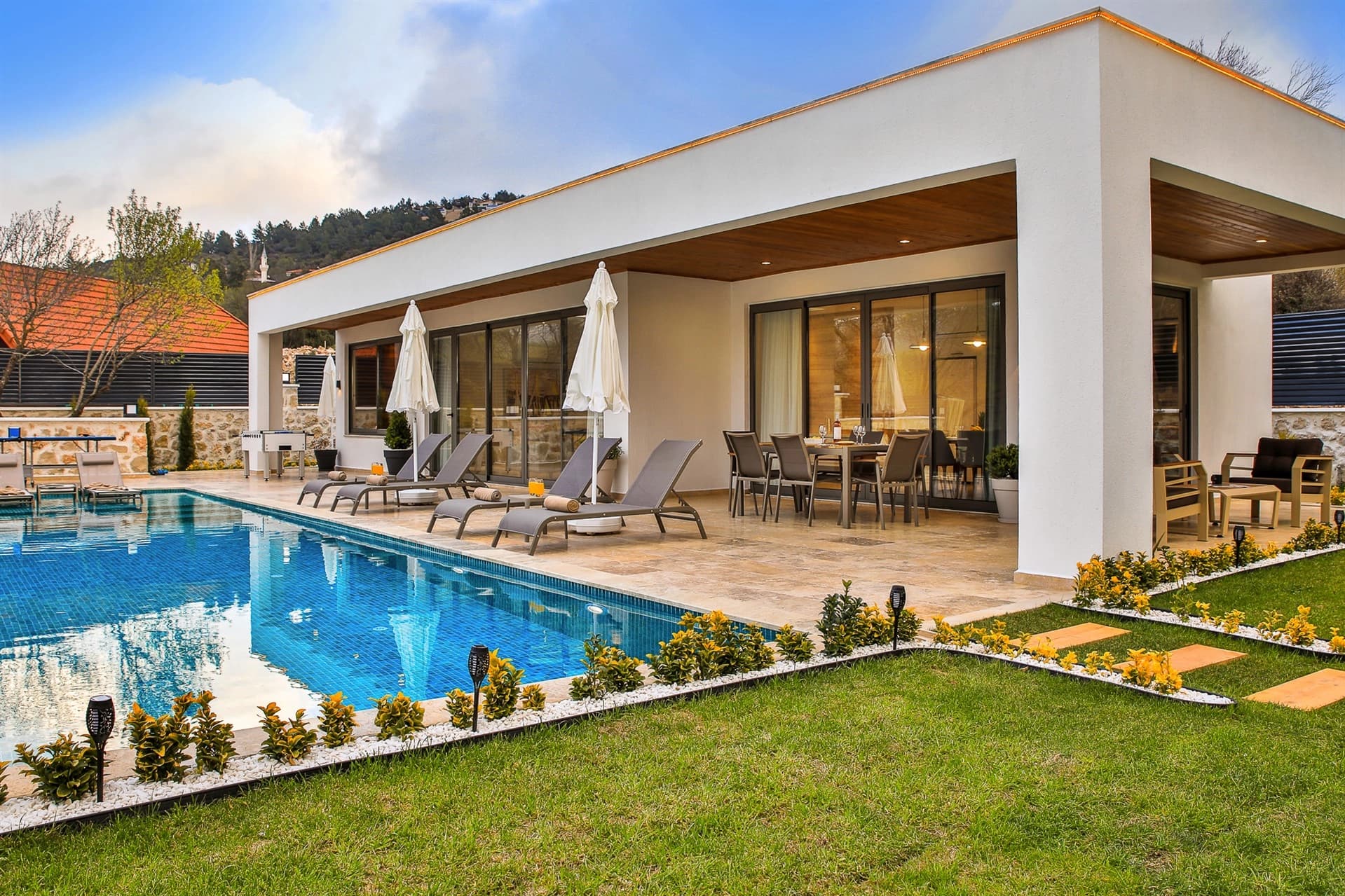 Villa Badem Çiçeği Korunaklı Havuz 35