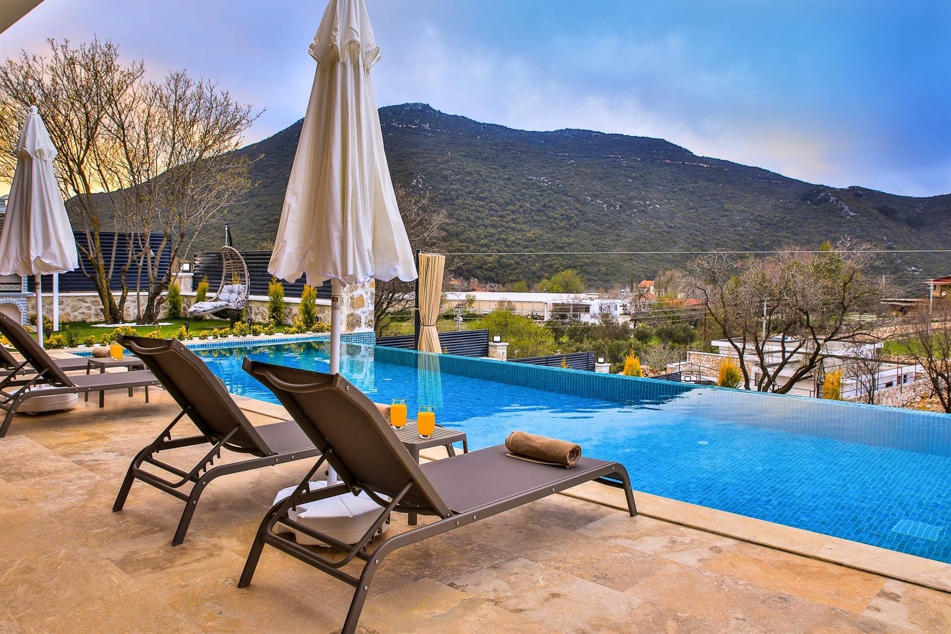 Villa Badem Çiçeği Korunaklı Havuz 91