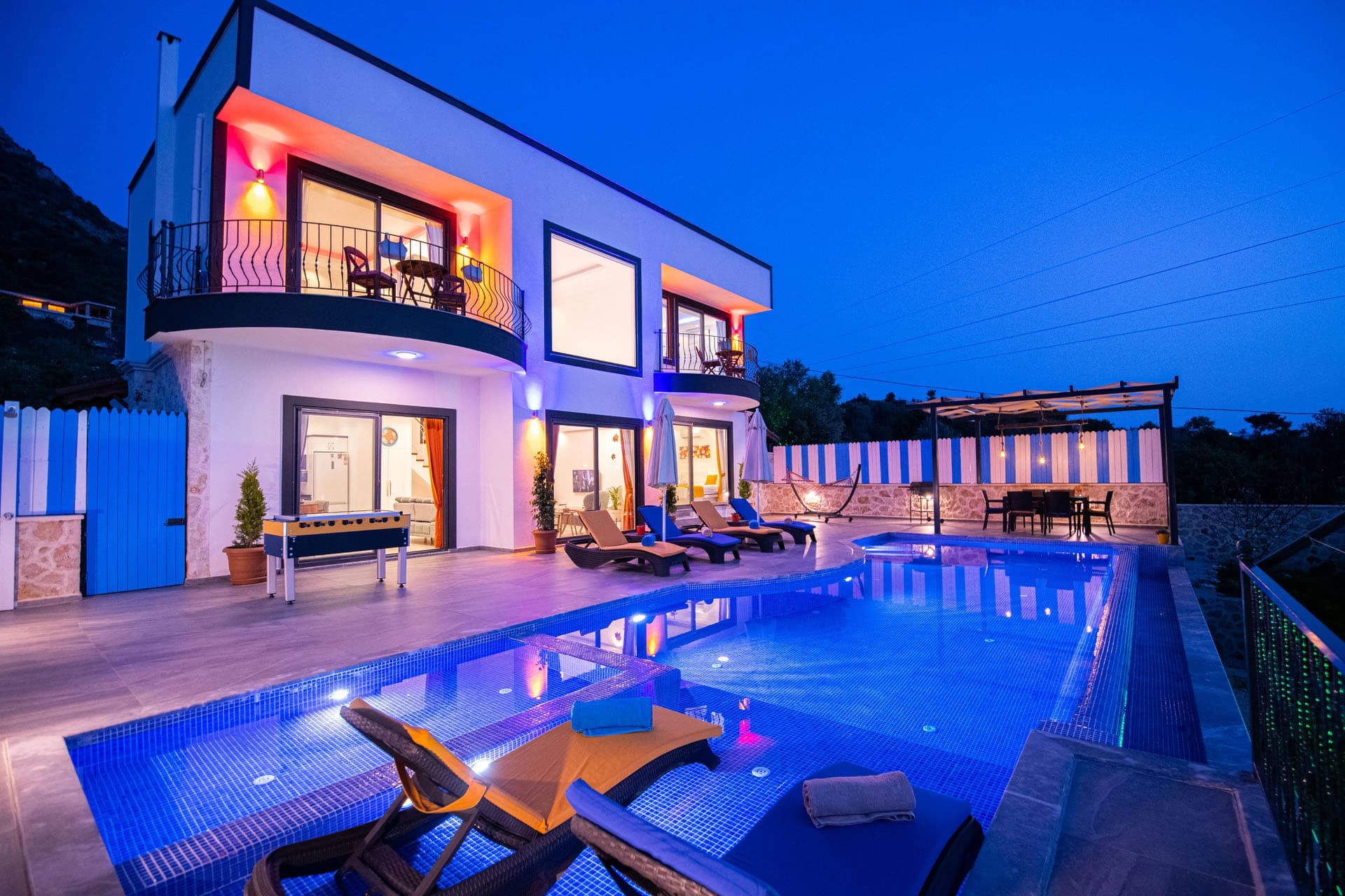Villa Mert Korunaklı Havuz 97