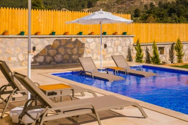 Villa Korsan Korunaklı Havuz 85