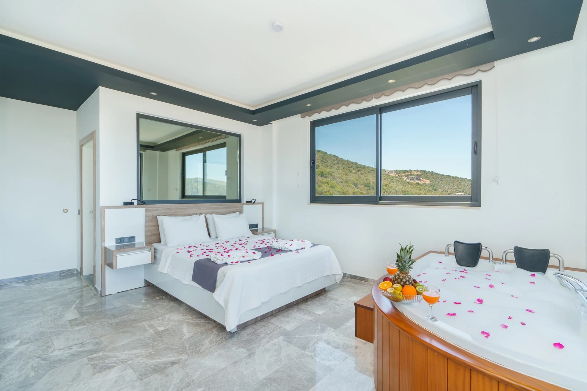 Villa Yıldız Korunaklı Havuz 73