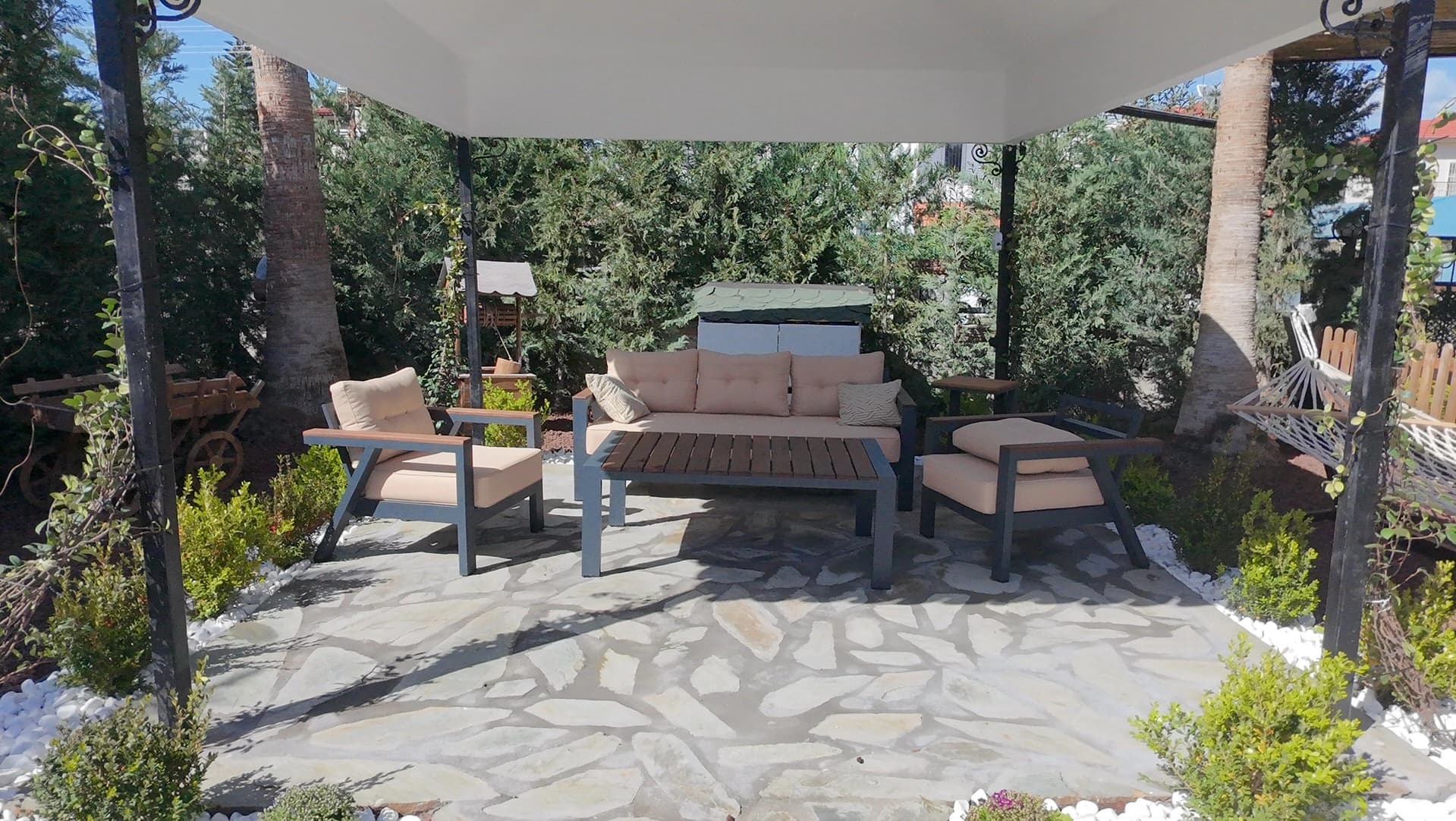 Villa Nazende Korunaklı Havuz 52