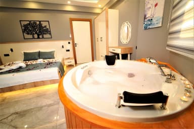 Villa Nazende Korunaklı Havuz 60