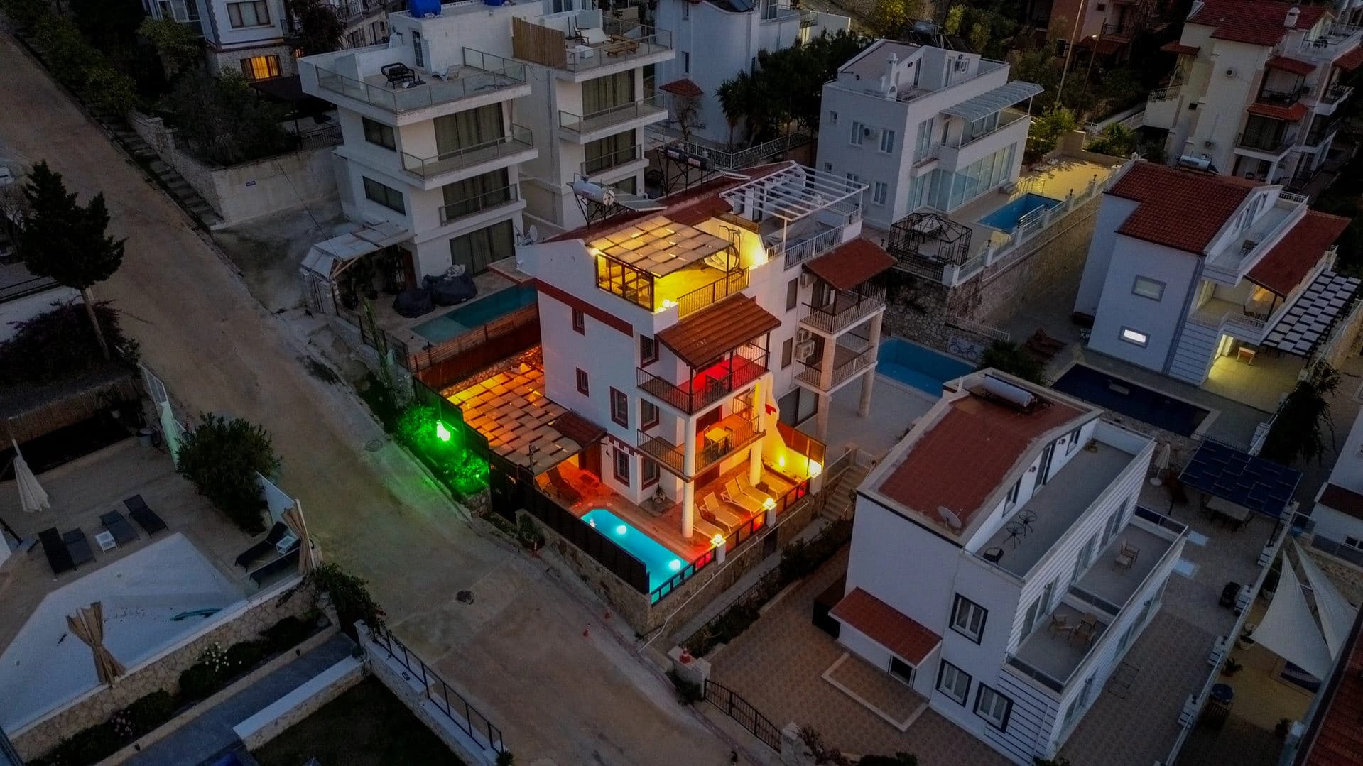 Villa Caledonia Korunaklı Havuz 60