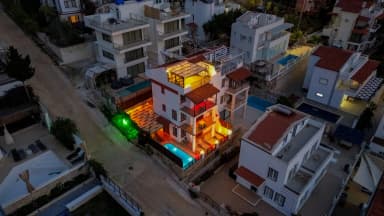 Villa Caledonia Korunaklı Havuz 60