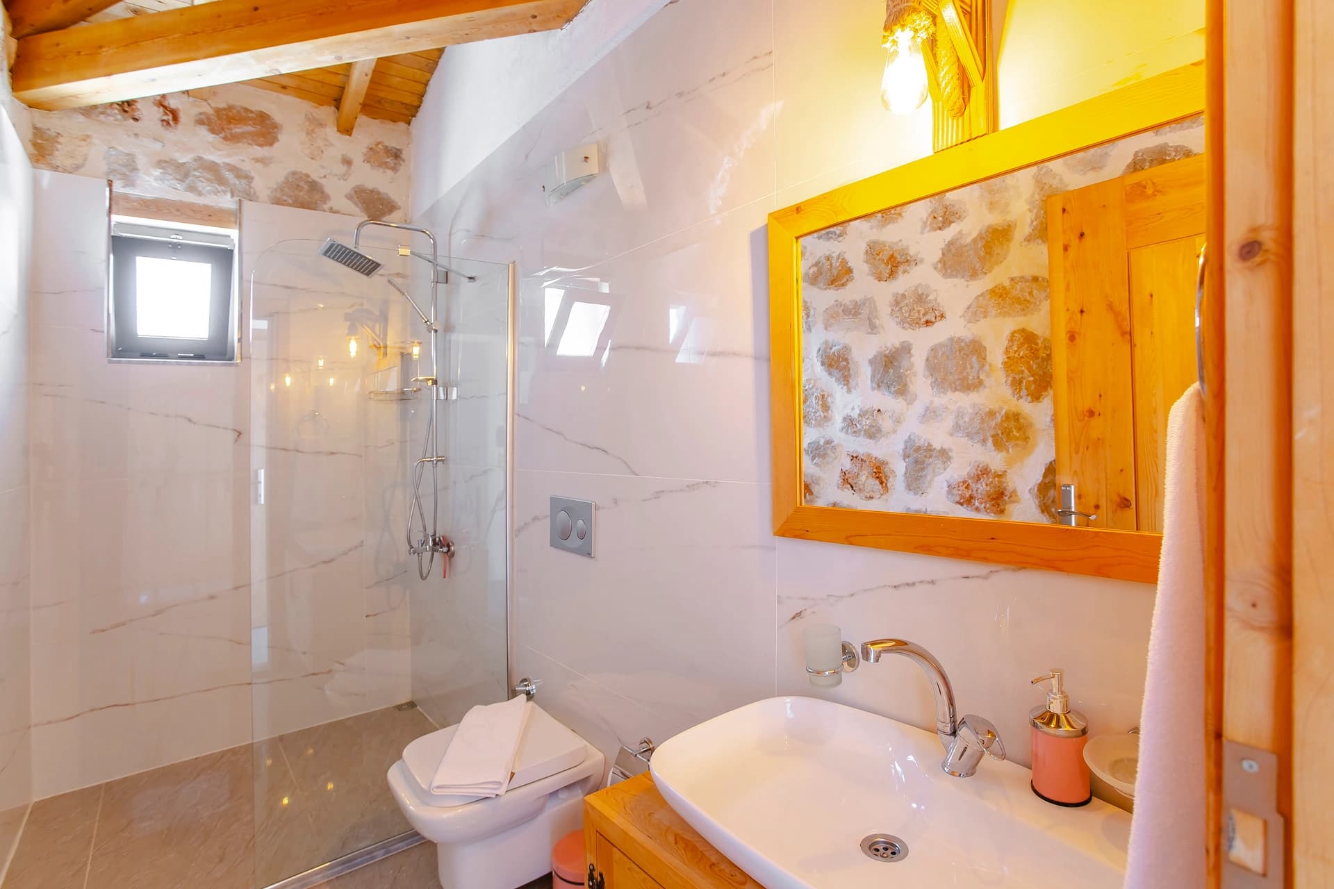 Villa Yiğit 1 Korunaklı Havuz 60