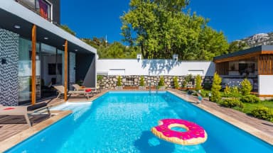 Villa Desen Korunaklı Havuz 56