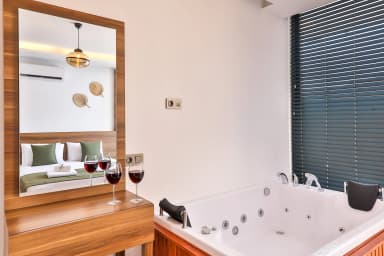 Villa Glorious Korunaklı Havuz 55