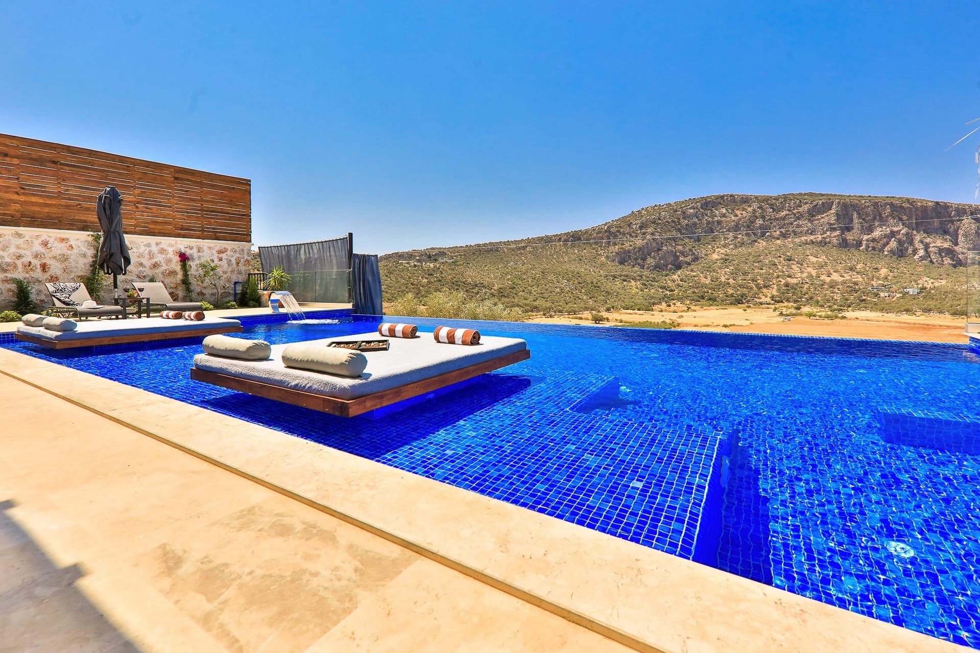 Villa Glorious Korunaklı Havuz 59