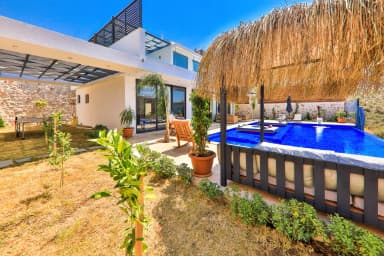 Villa Glorious Korunaklı Havuz 11