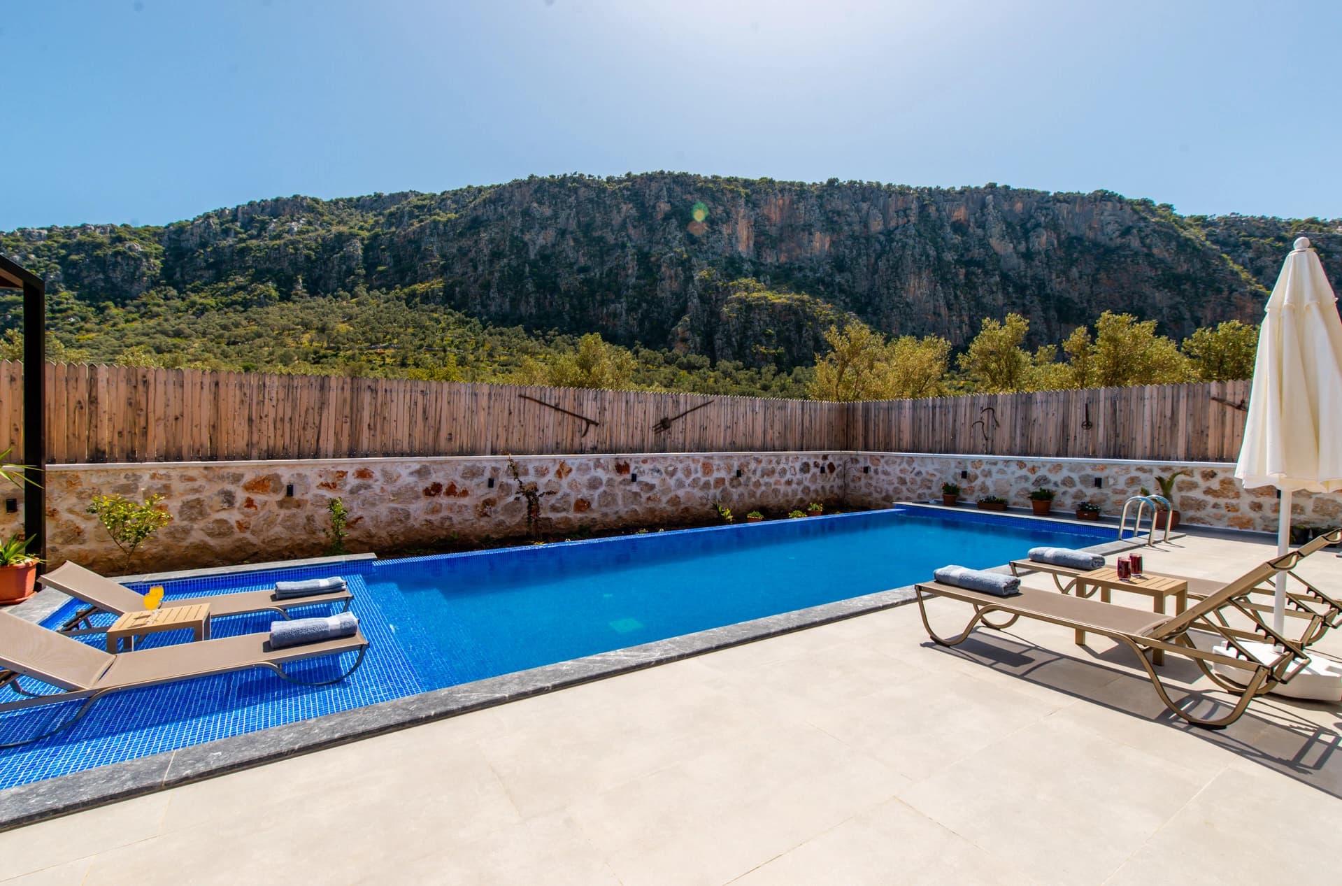 Villa Özalp Korunaklı Havuz 22