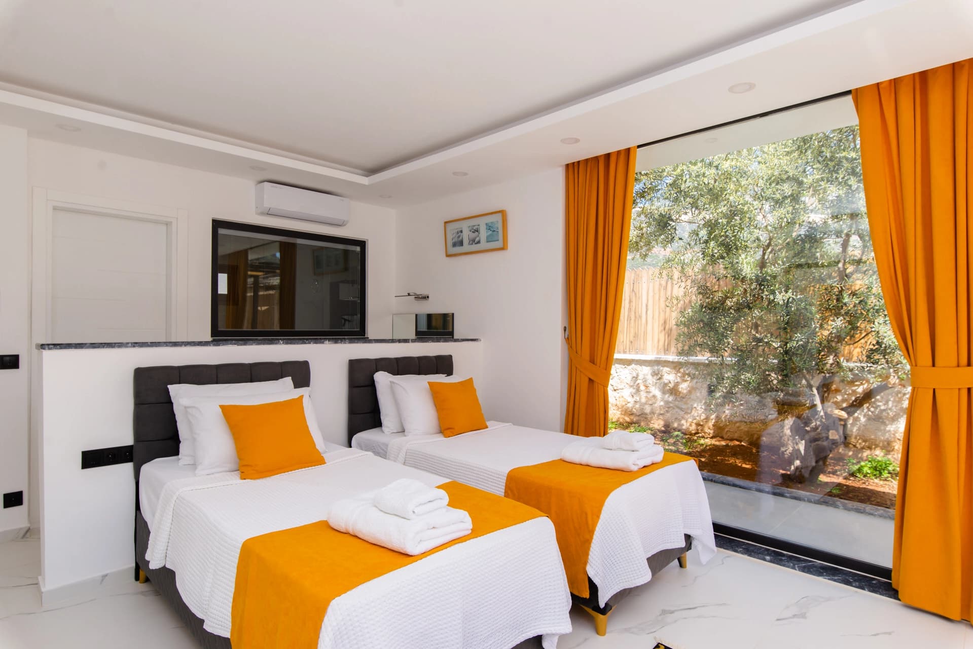 Villa Özalp Korunaklı Havuz 18