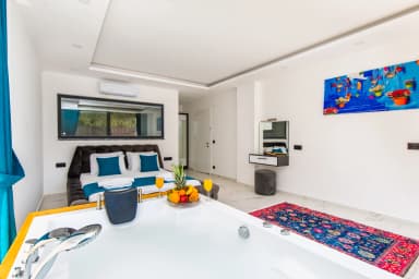 Villa Özalp Korunaklı Havuz 60