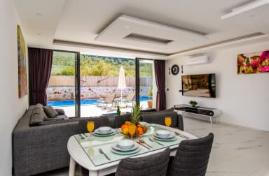 Villa Özalp Korunaklı Havuz 24