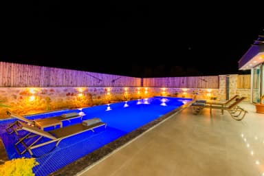 Villa Özalp Korunaklı Havuz 92