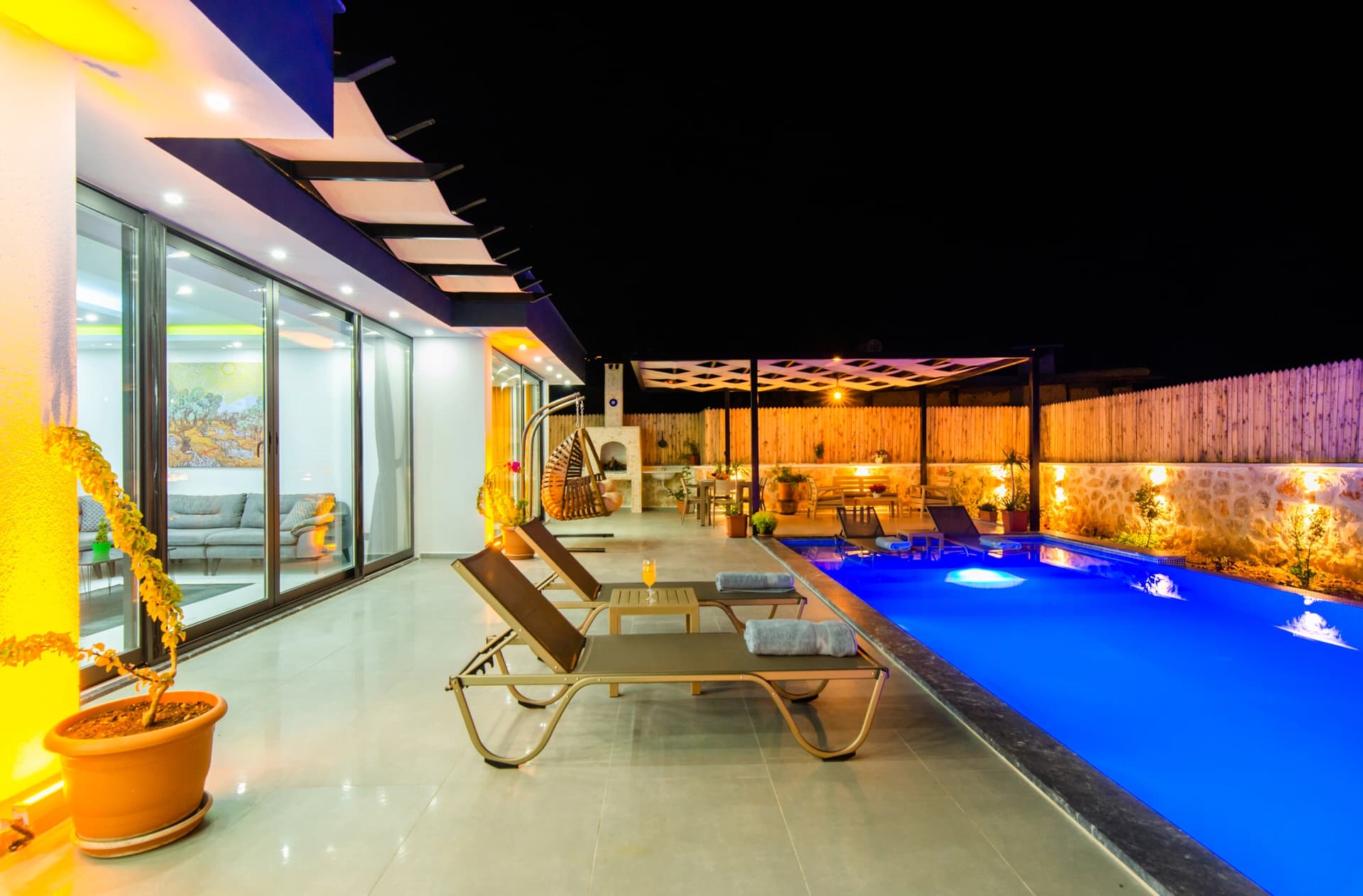 Villa Özalp Korunaklı Havuz 16