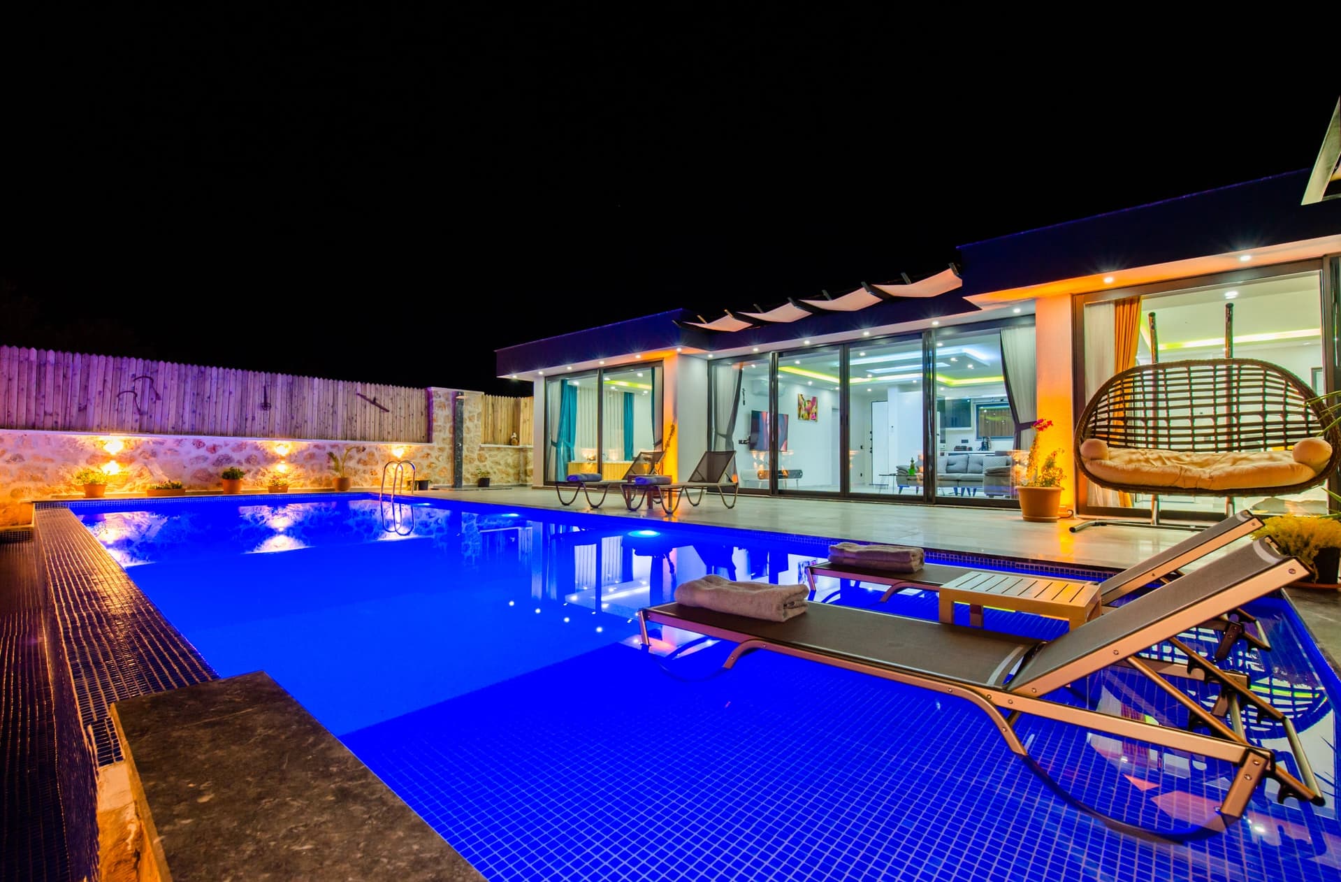 Villa Özalp Korunaklı Havuz 44