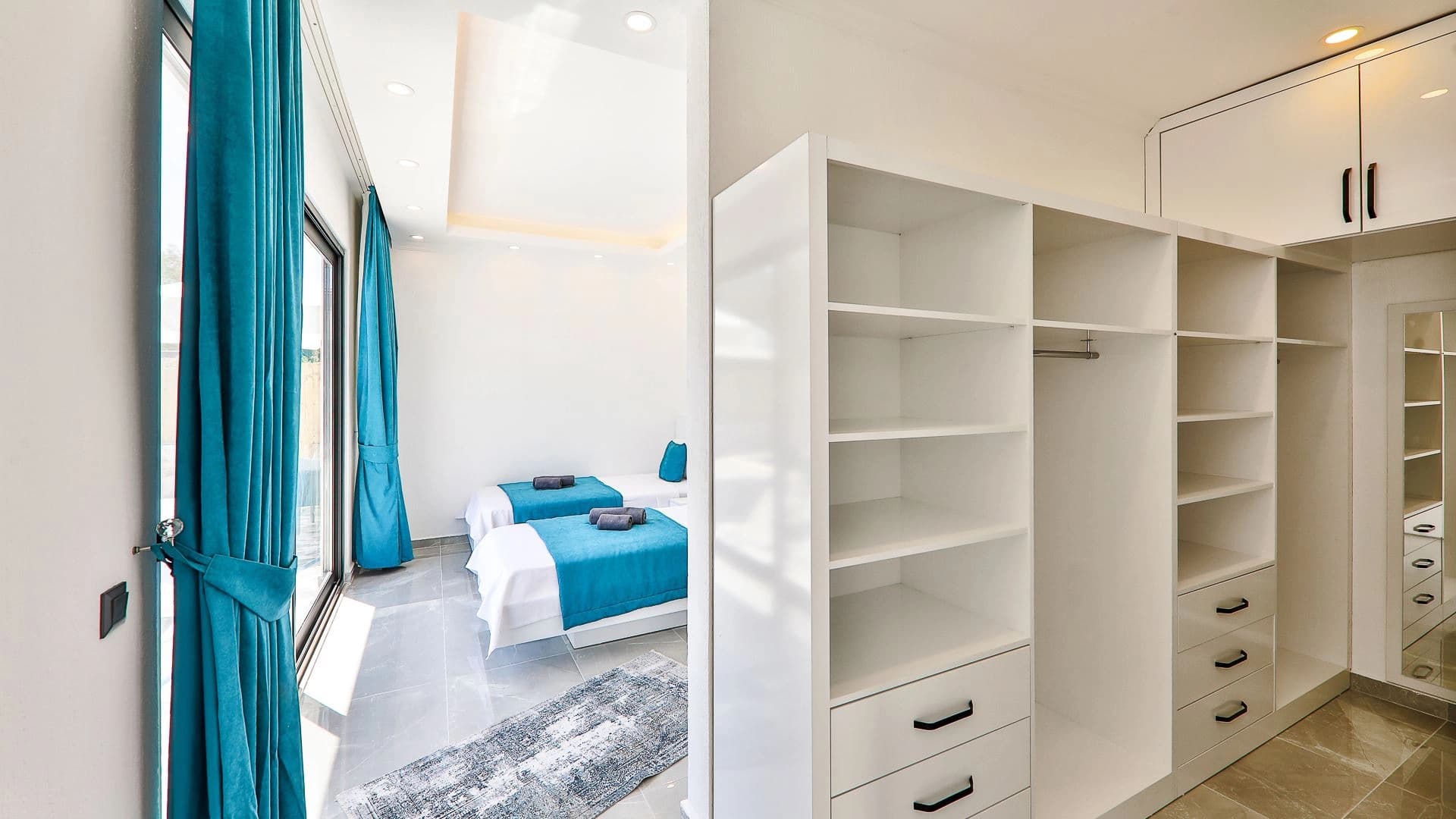 Villa Su Perisi Korunaklı Havuz 82