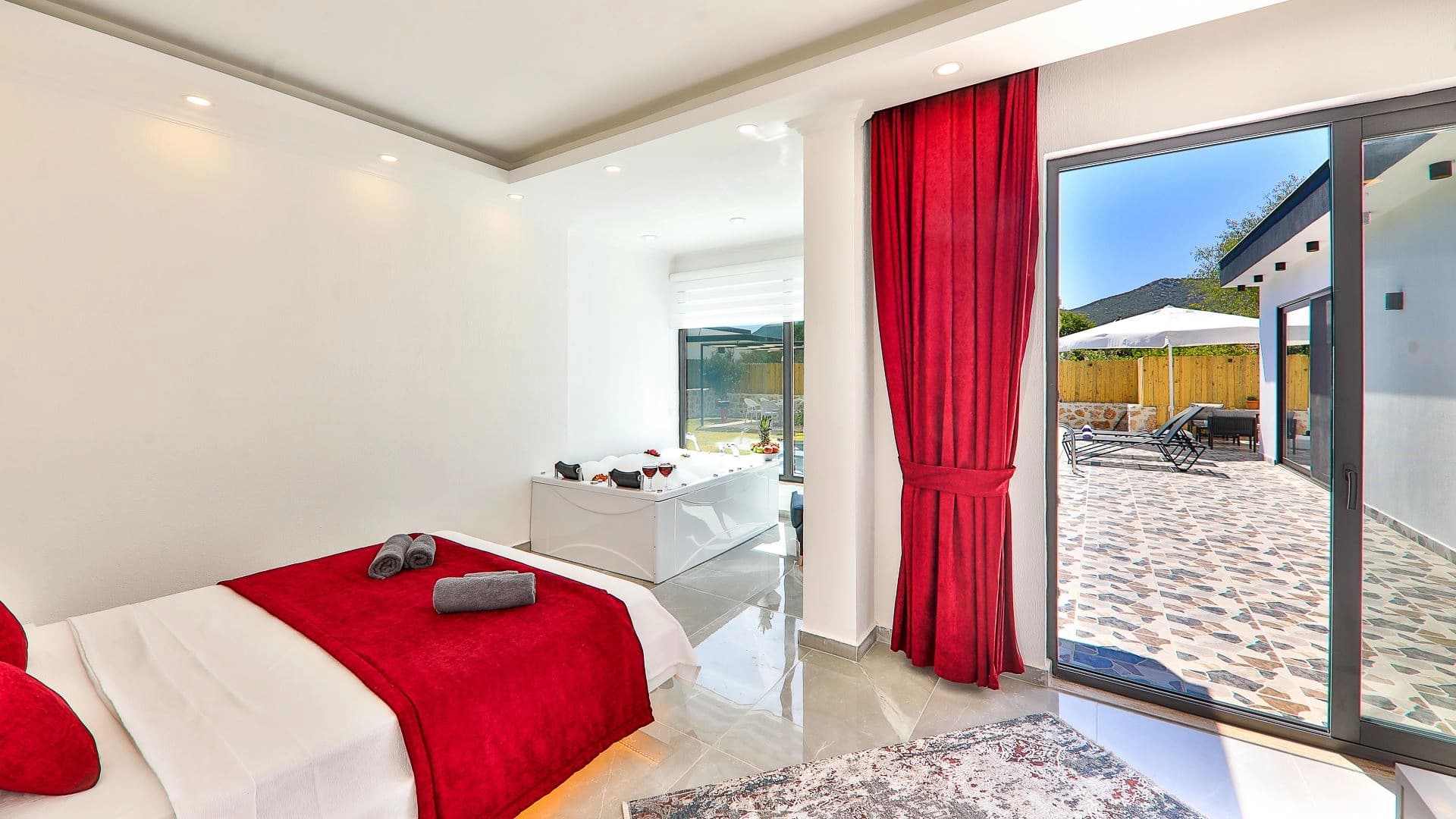 Villa Su Perisi Korunaklı Havuz 20