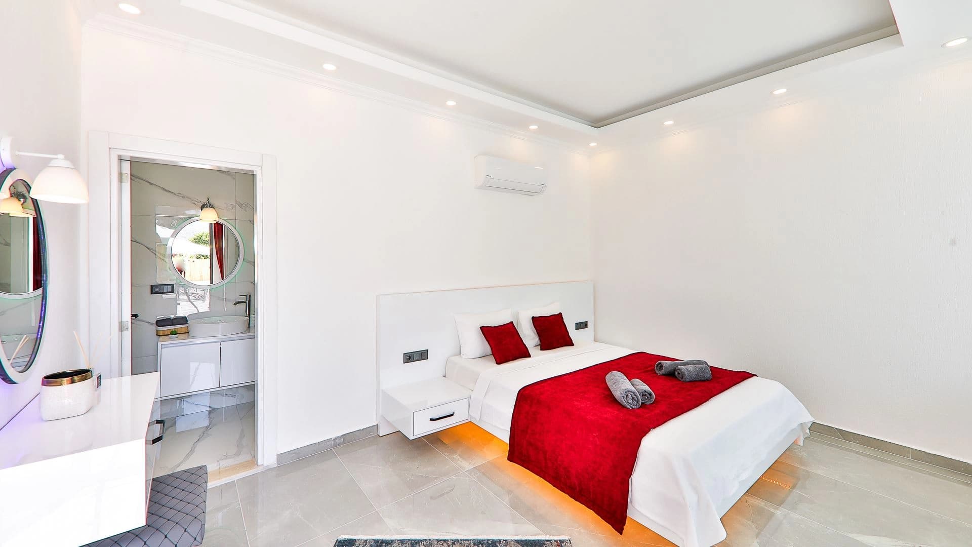 Villa Su Perisi Korunaklı Havuz 34