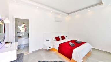 Villa Su Perisi Korunaklı Havuz 34