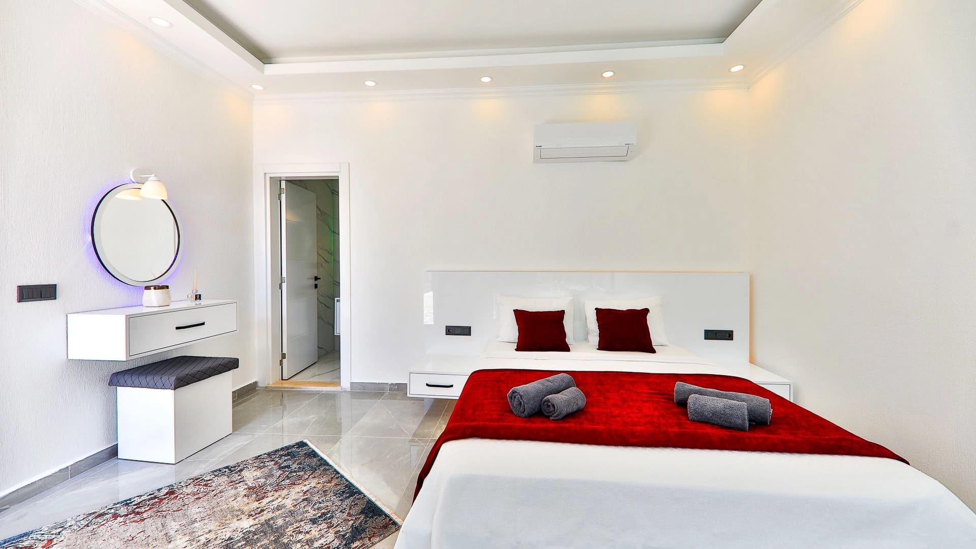 Villa Su Perisi Korunaklı Havuz 48