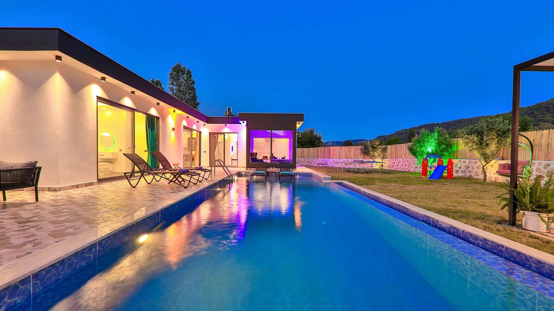 Villa Su Perisi Korunaklı Havuz 32