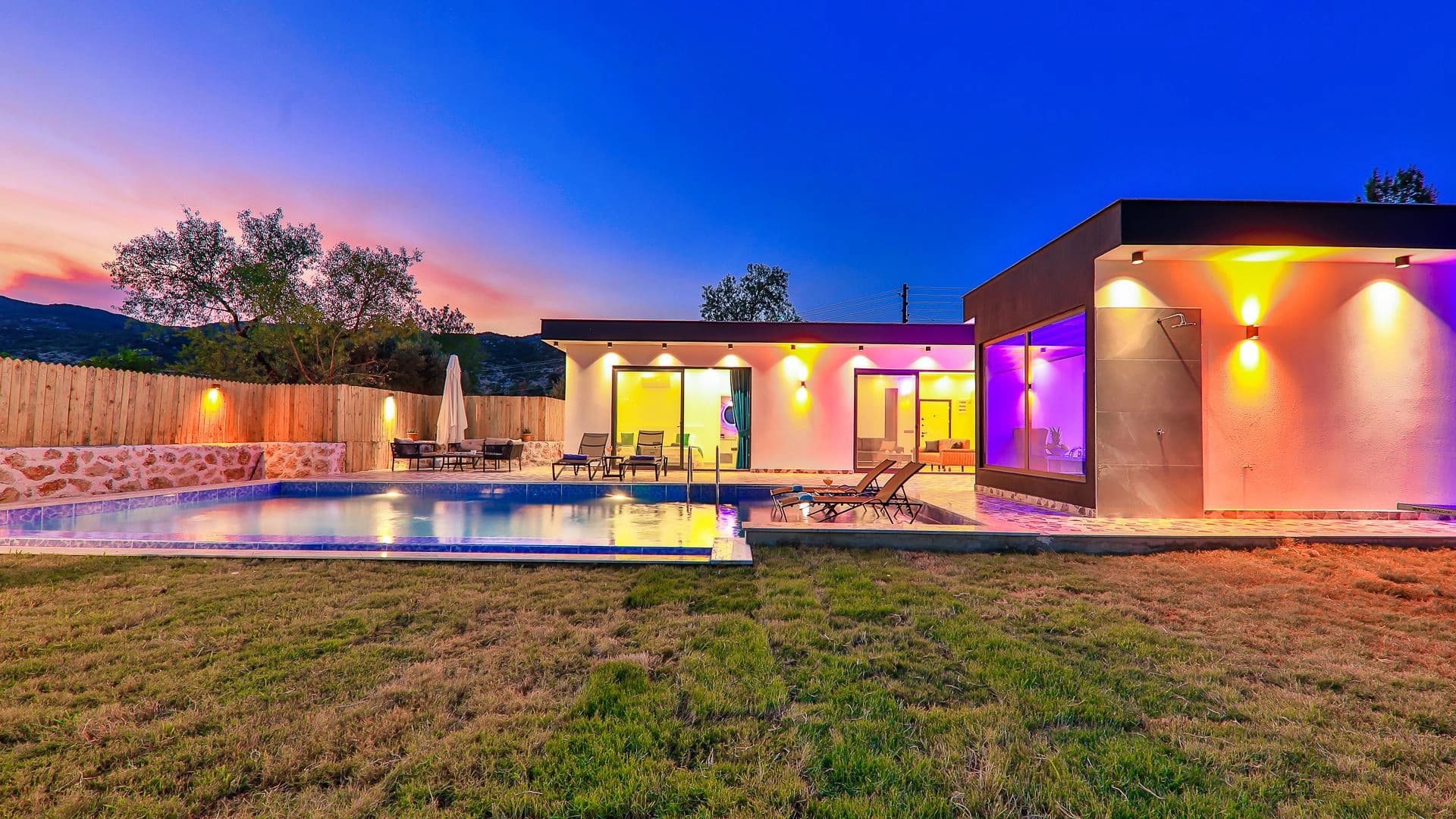 Villa Su Perisi Korunaklı Havuz 88