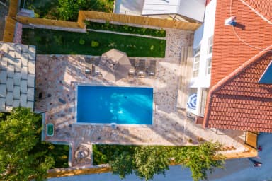 Villa DR Korunaklı Havuz 47