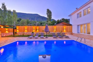 Villa DR Korunaklı Havuz 95