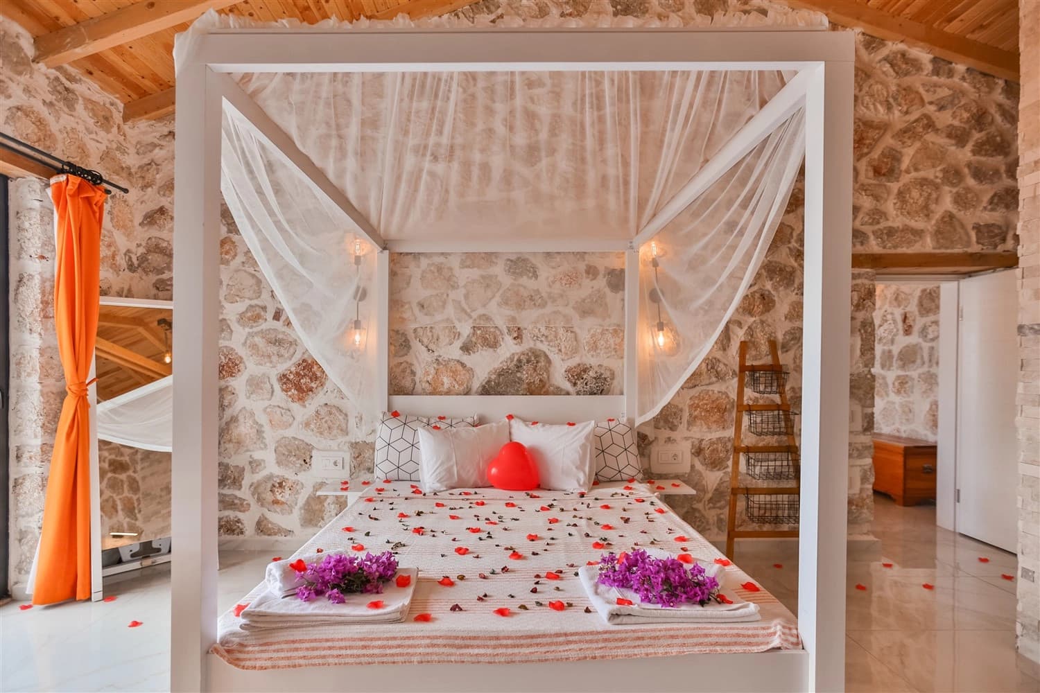 Villa Yaman Korunaklı Havuz 16