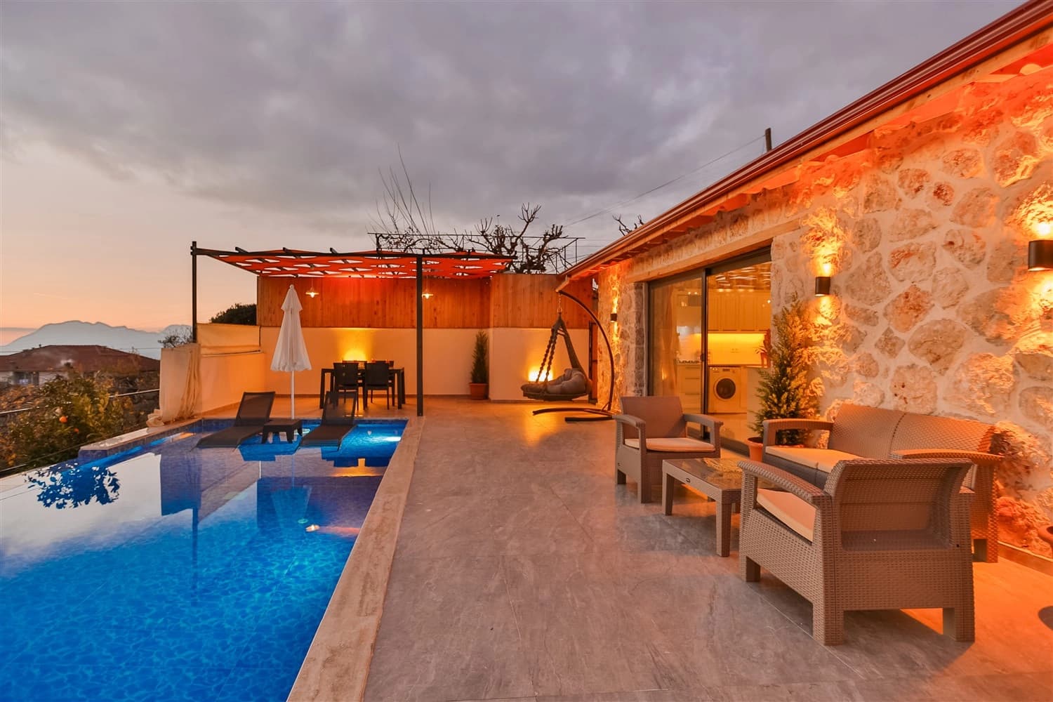 Villa Yaman Korunaklı Havuz 84