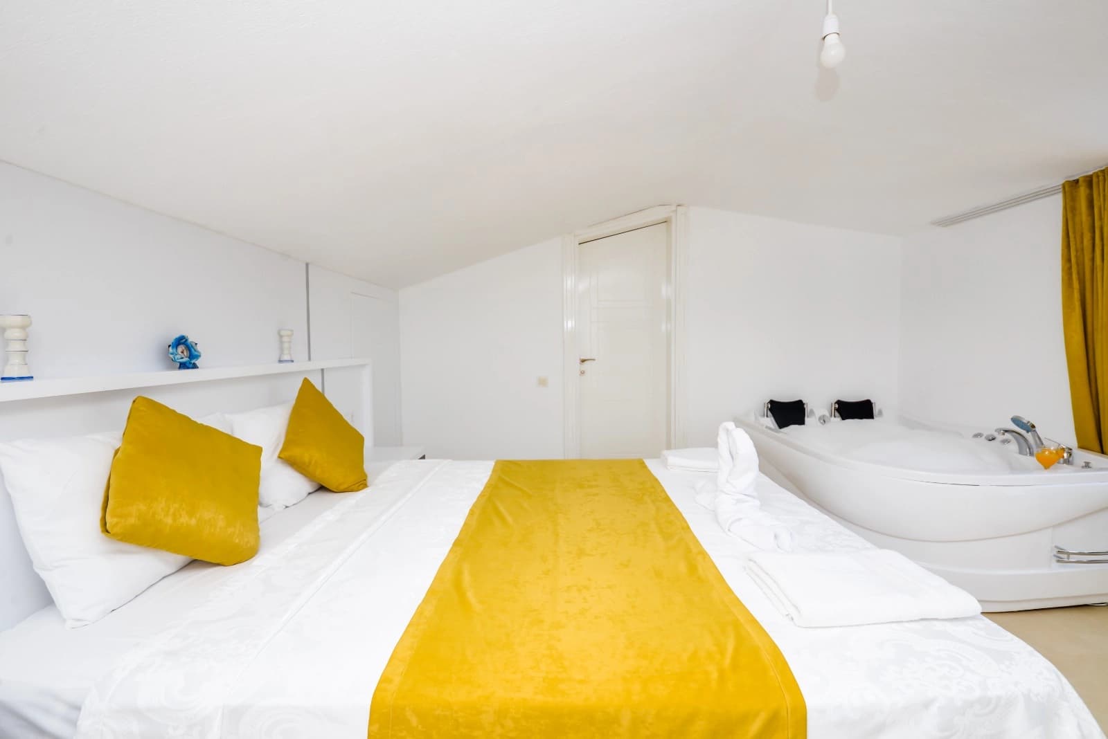 Suit White Roof Kalkan 53