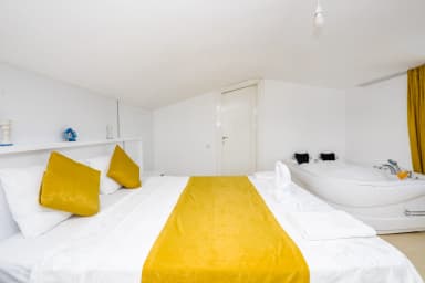 Suit White Roof Kalkan 53