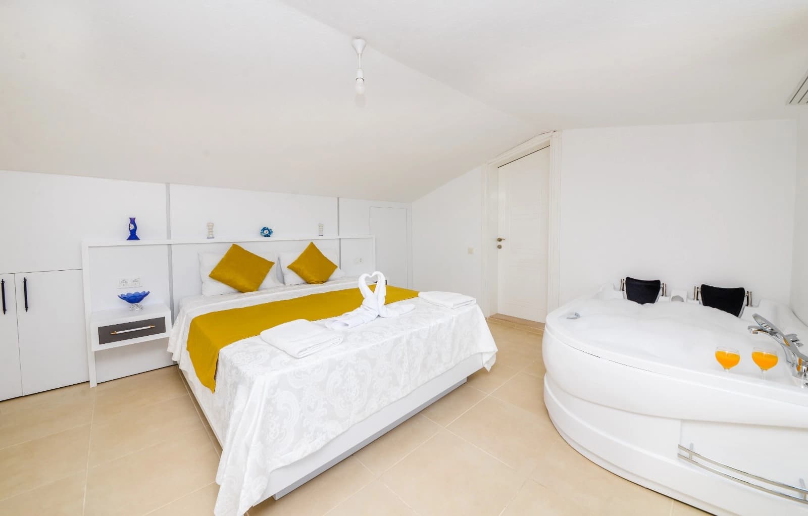 Suit White Roof Tatil Villası 60