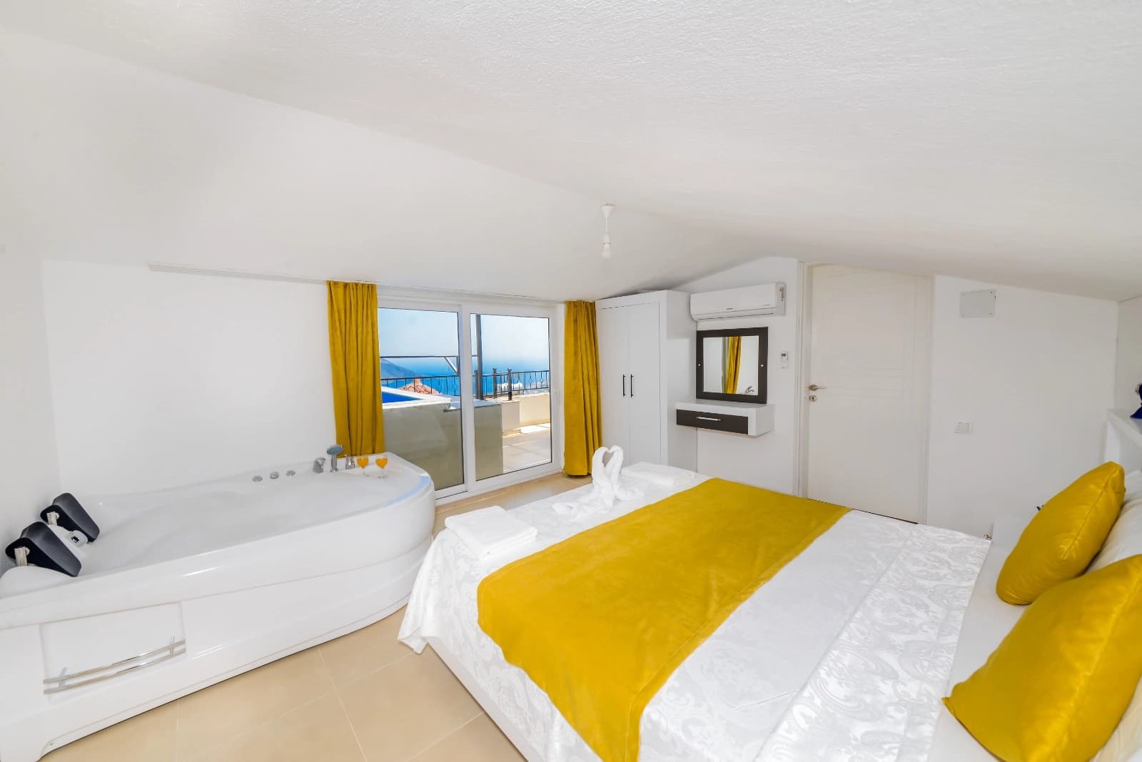 Suit White Roof Kalkan 67