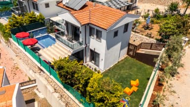 Villa Altuğ Korunaklı Havuz 98