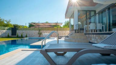 Villa Ernez Korunaklı Havuz 42