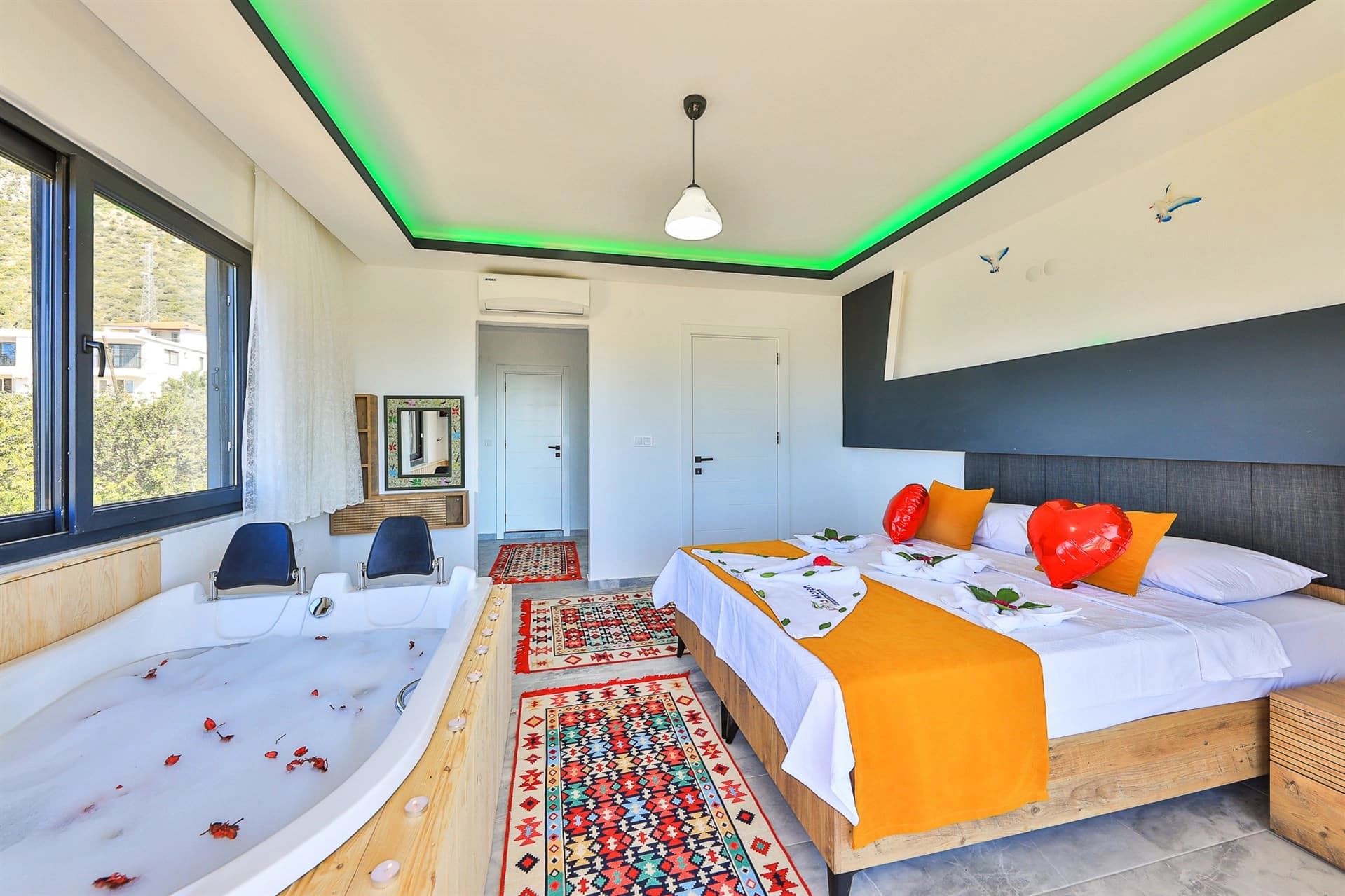 Villa Morens Korunaklı Havuz 11