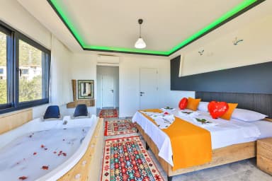 Villa Morens Korunaklı Havuz 11