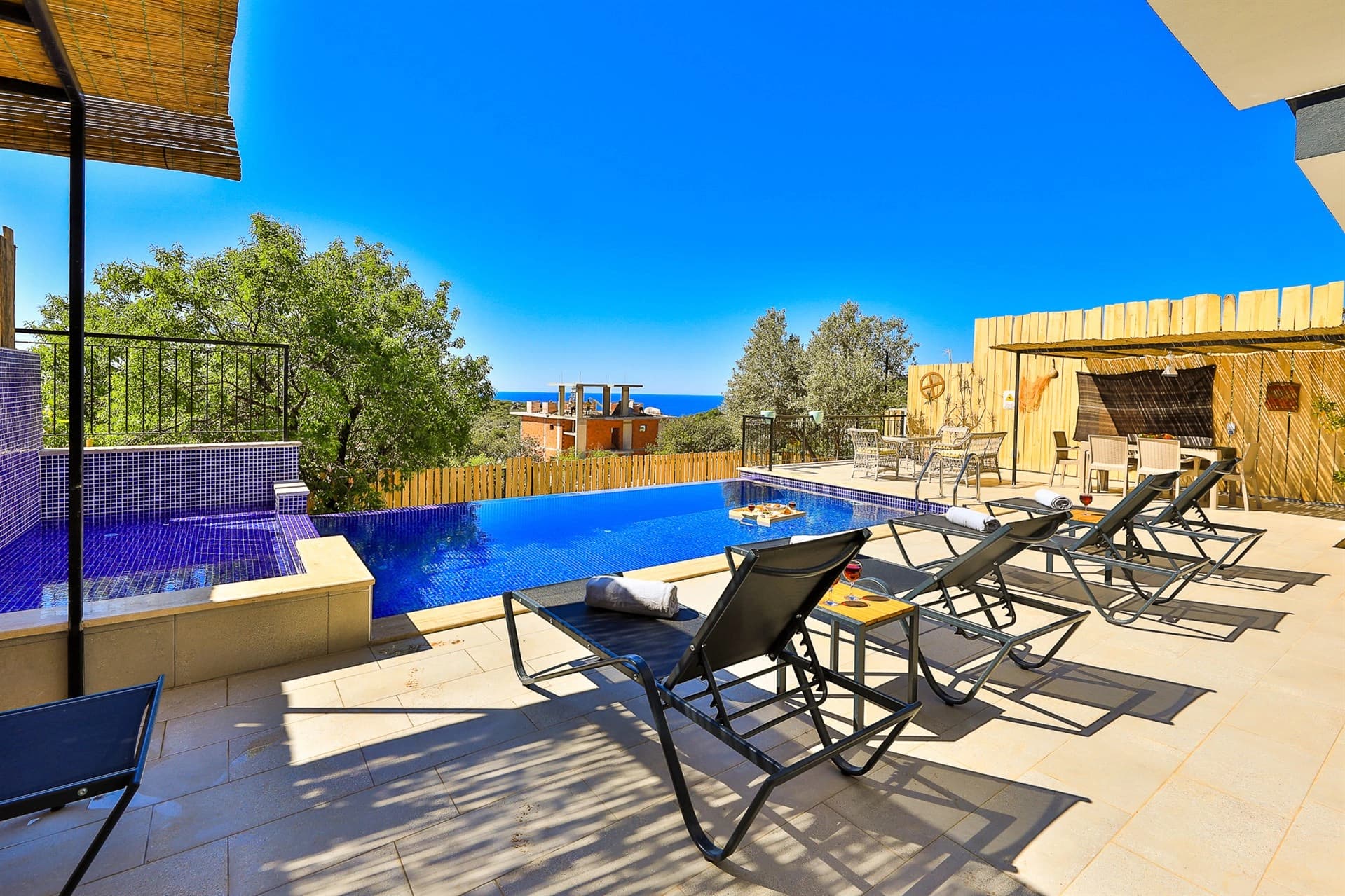 Villa Morens Korunaklı Havuz 57