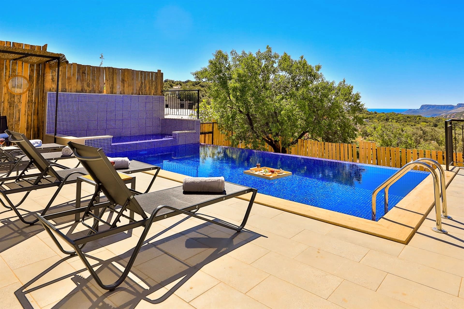 Villa Morens Korunaklı Havuz 85